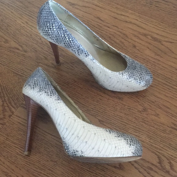 Stuart Weitzman, size 9.5 M, snakeskin - Picture 4 of 4